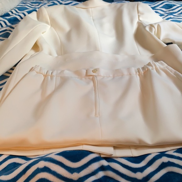 Suit - Picture 5 of 6